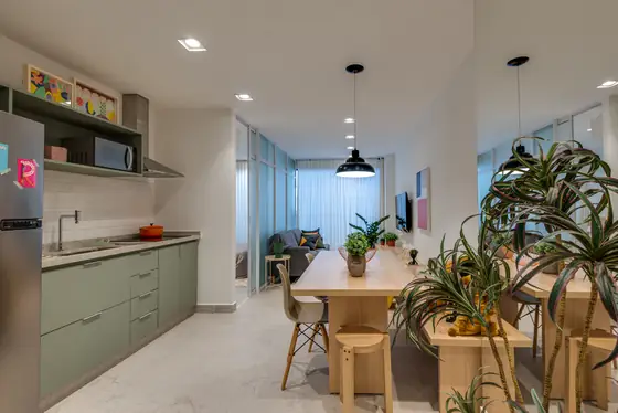 Decorado de 1 quarto: cozinha e jantar