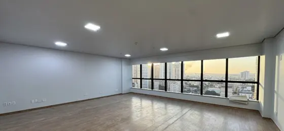 Lourenço Office, sala 907