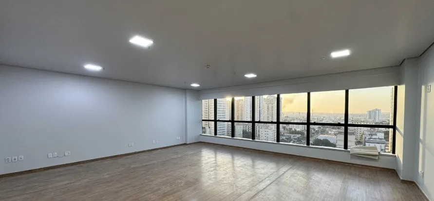 Lourenço Office, sala 907